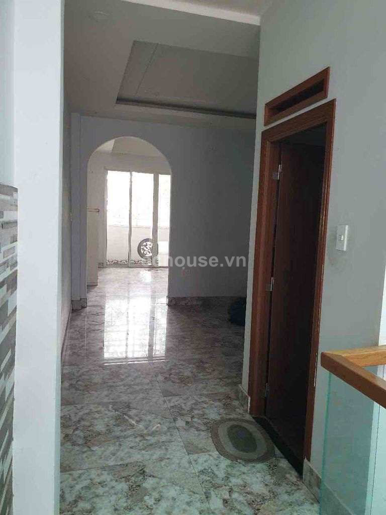 Cho thuê nhà NCMT Nguyễn Chí Thanh, P.Diên Hồng. DT 4x19m, 6 tầng ST