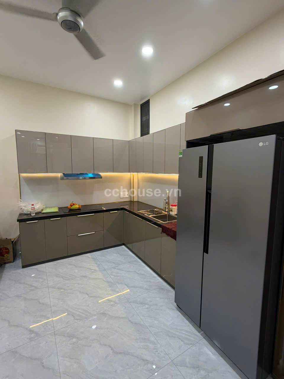 Bán nhà  4 tầng hẻm xe hơi ngay Nguyễn Tri Phương Quận 10