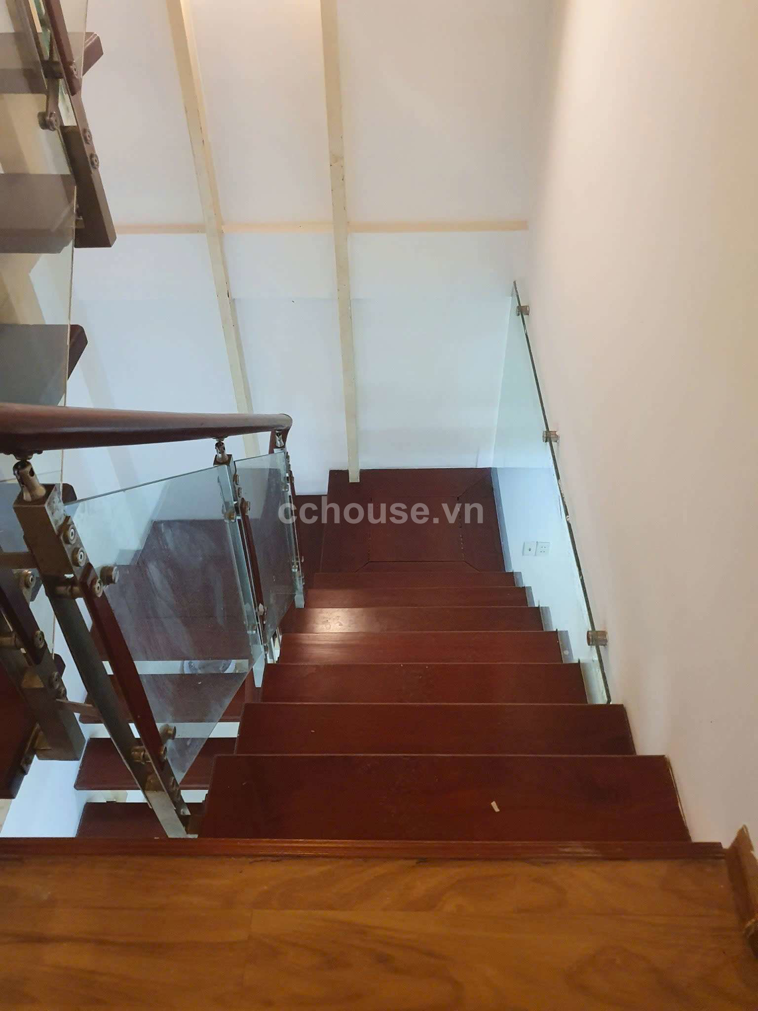 NHÀ ĐẸP NGAY TRUNG TÂM PHÚ NHUẬN, HXH ĐỔ NHỰA RỘNG 8M_DT 4m x 17m_DTCN 64.6m2 3 tầng ST