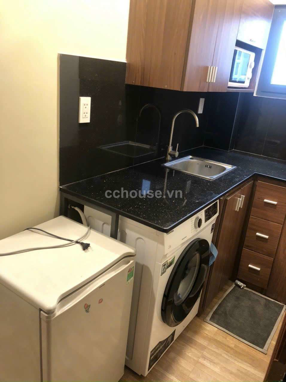Bán CHDV có hầm ngay Lê Văn Sỹ Quận 3 Dòng tiền 80tr/ tháng