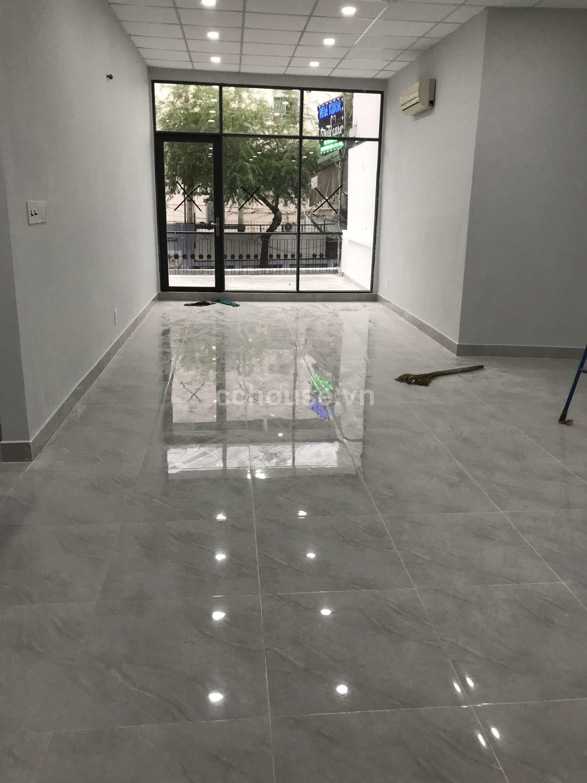 Mặt tiền Sư Vạn Hạnh, P.10, Q.10 ( P. Vườn Lài )