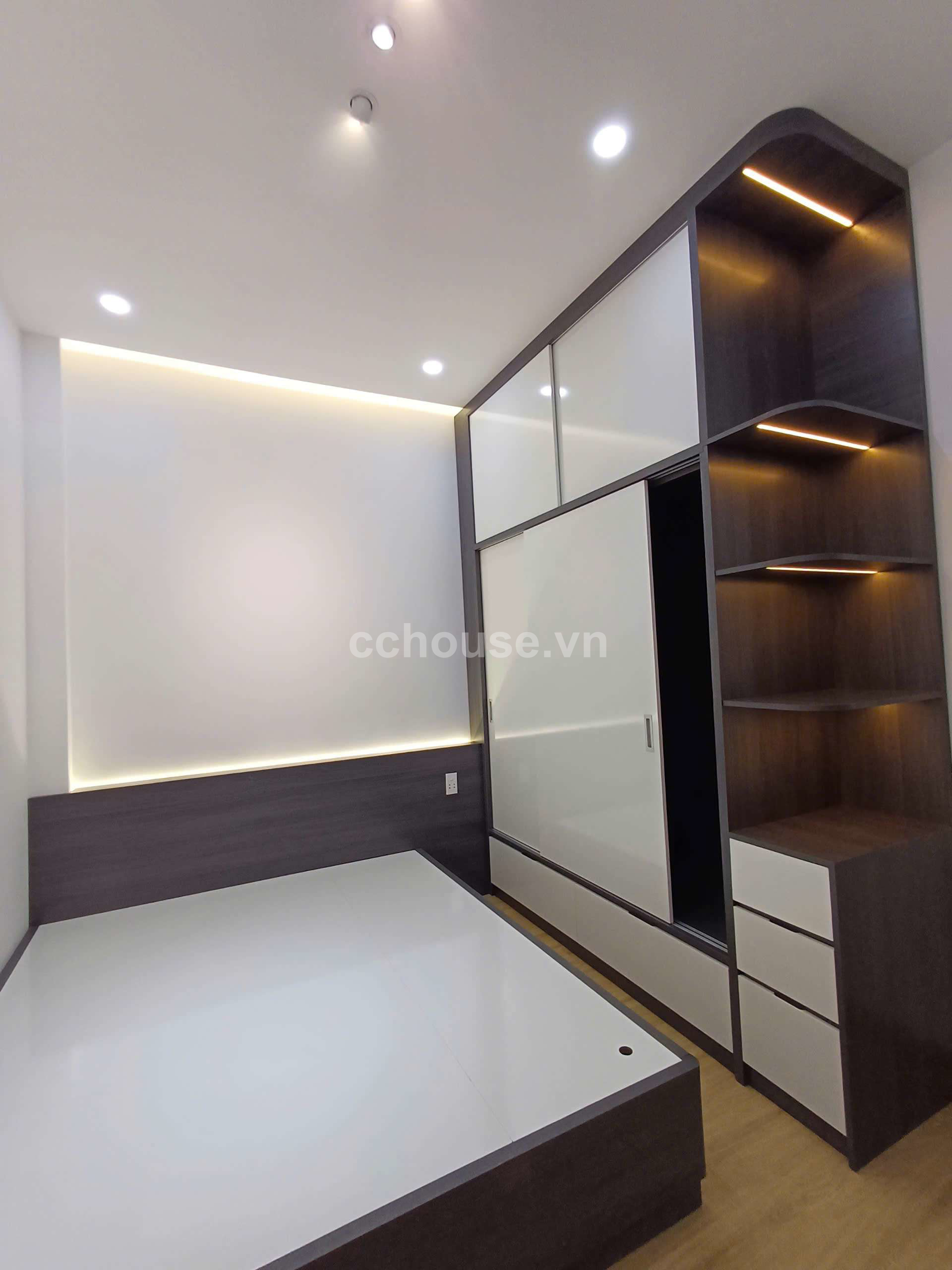 HXH 110/ TÔ HIỆU GIẢM MẠNH CÒN 8.4 TỶ - DT 4x13.4m -  4 TẦNG