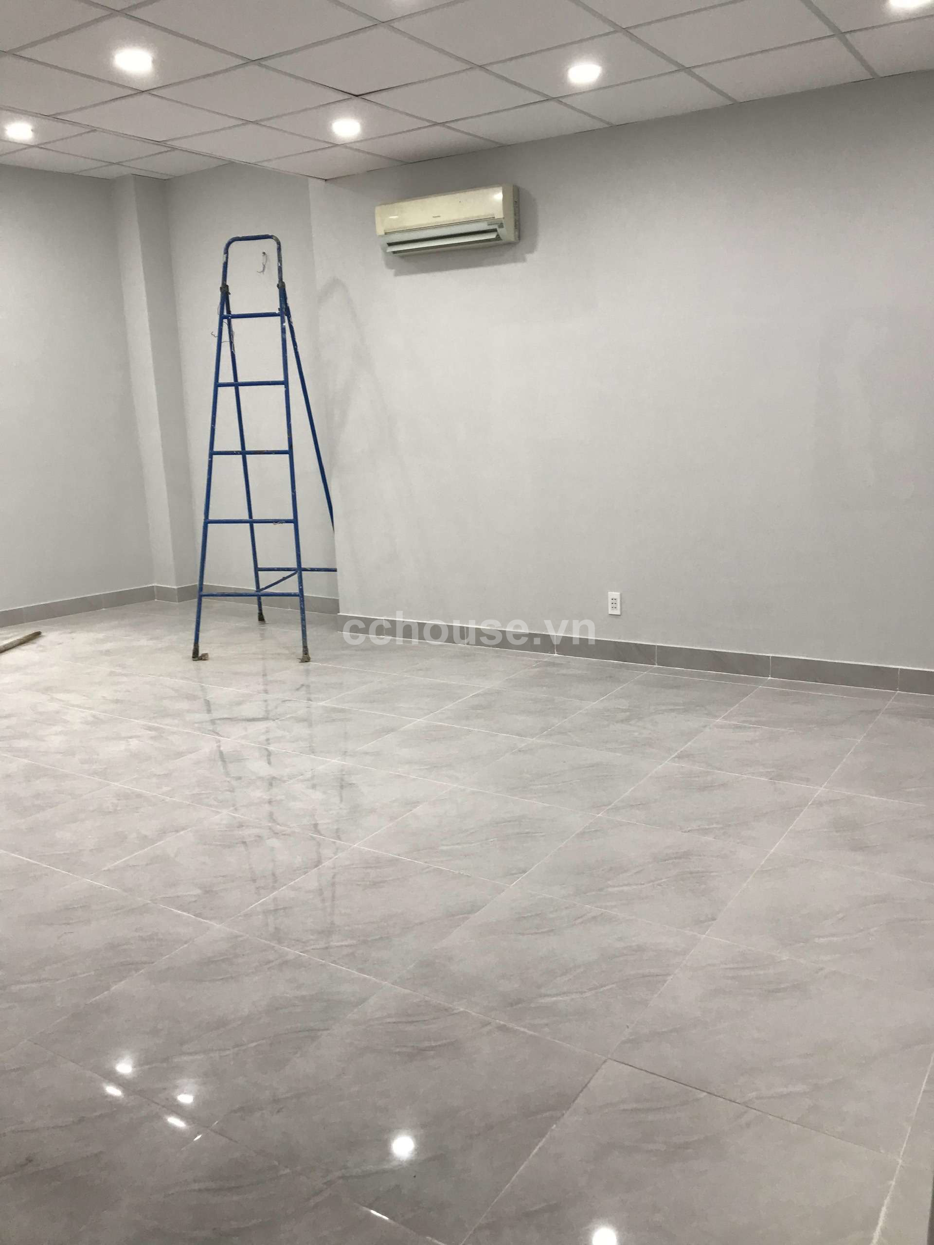 Mặt tiền Sư Vạn Hạnh, P.10, Q.10 ( P. Vườn Lài )