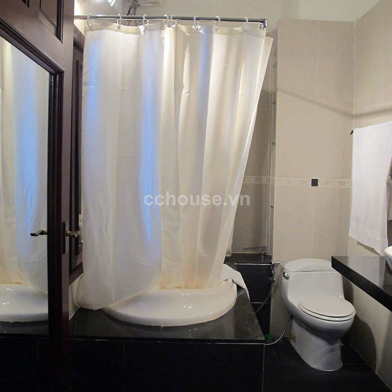Cho thuê nhà 156 Lý Tự Trọng, Phường Bến Thành, Quận 1 Kết cấu: trệt, 2 lầu, sân thượng 