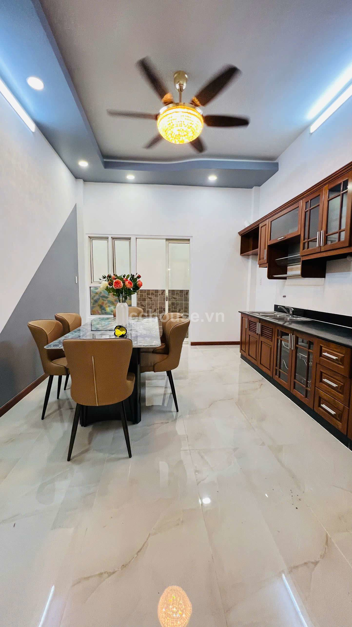 Nhà bán hẻm xe hơi thông 156 Tô Hiến Thành Quận 10 CN & XD: 57m2, DTSD: 185m2 14,5 Tỷ bớt lộc