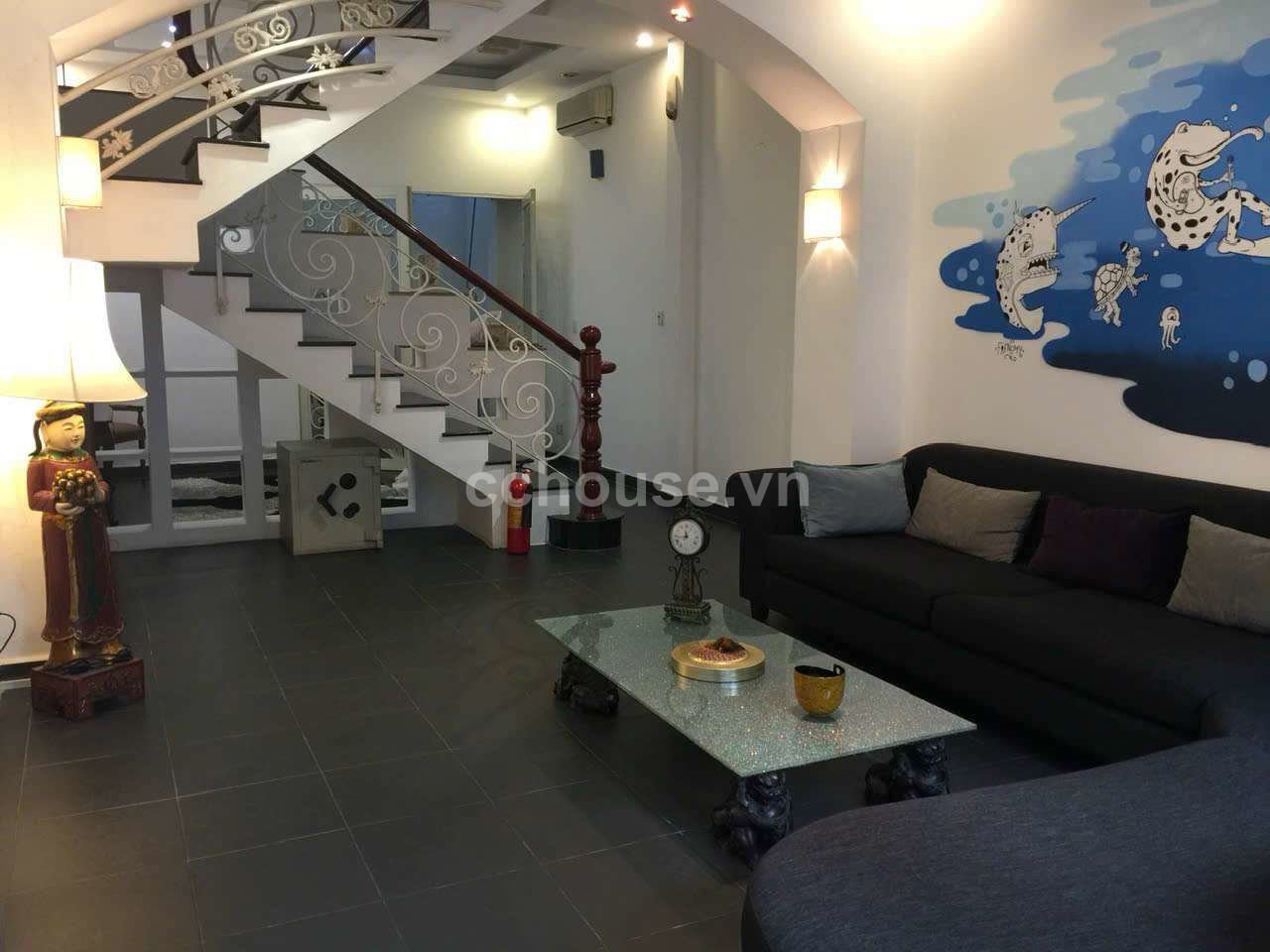 Cho thuê nhà 156 Lý Tự Trọng, Phường Bến Thành, Quận 1 Kết cấu: trệt, 2 lầu, sân thượng 