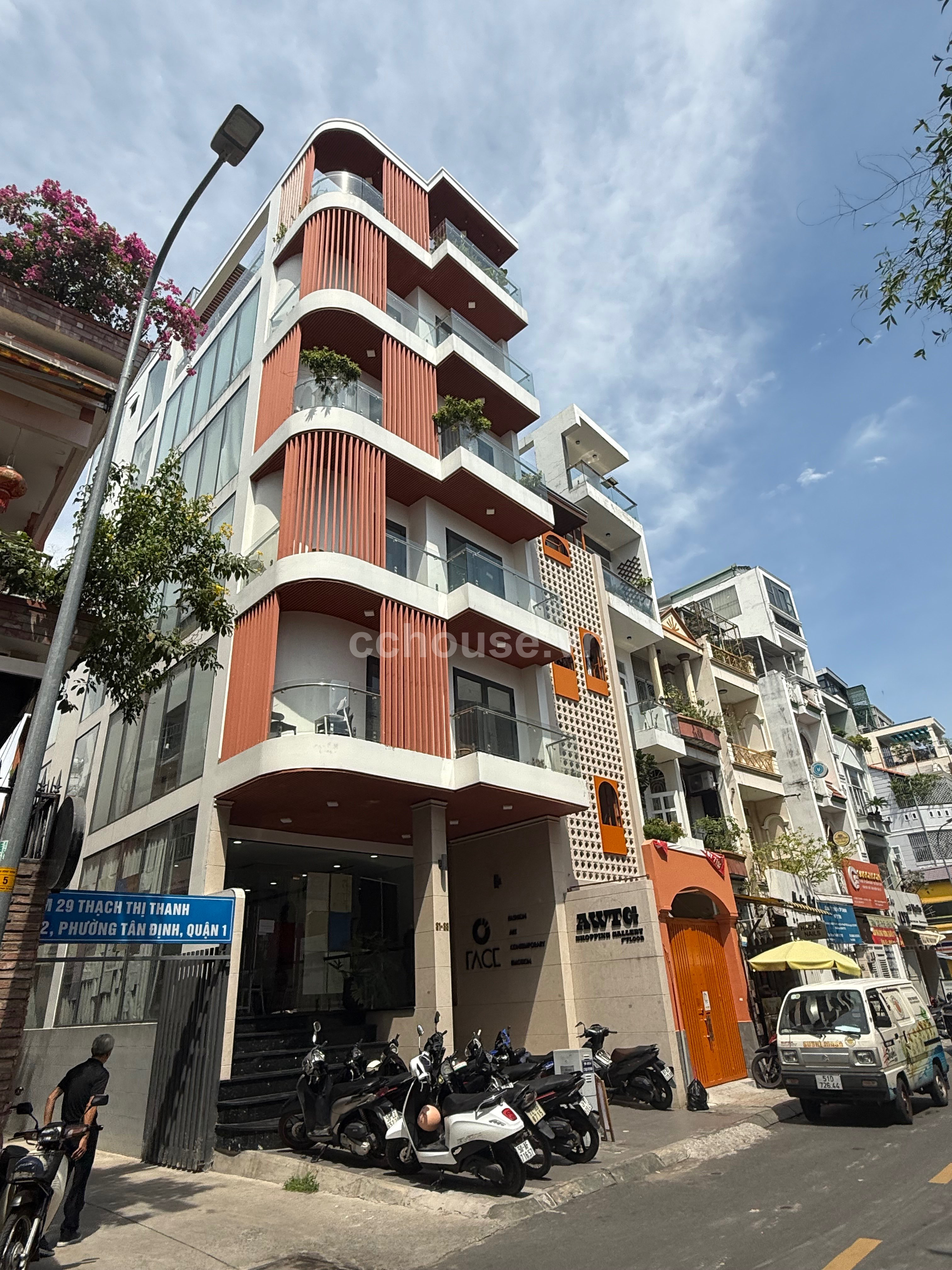 Tòa nhà góc mặt tiền 31-33 Thạch Thị Thanh, Phường Tân Định, Quận 1, TP.HCM