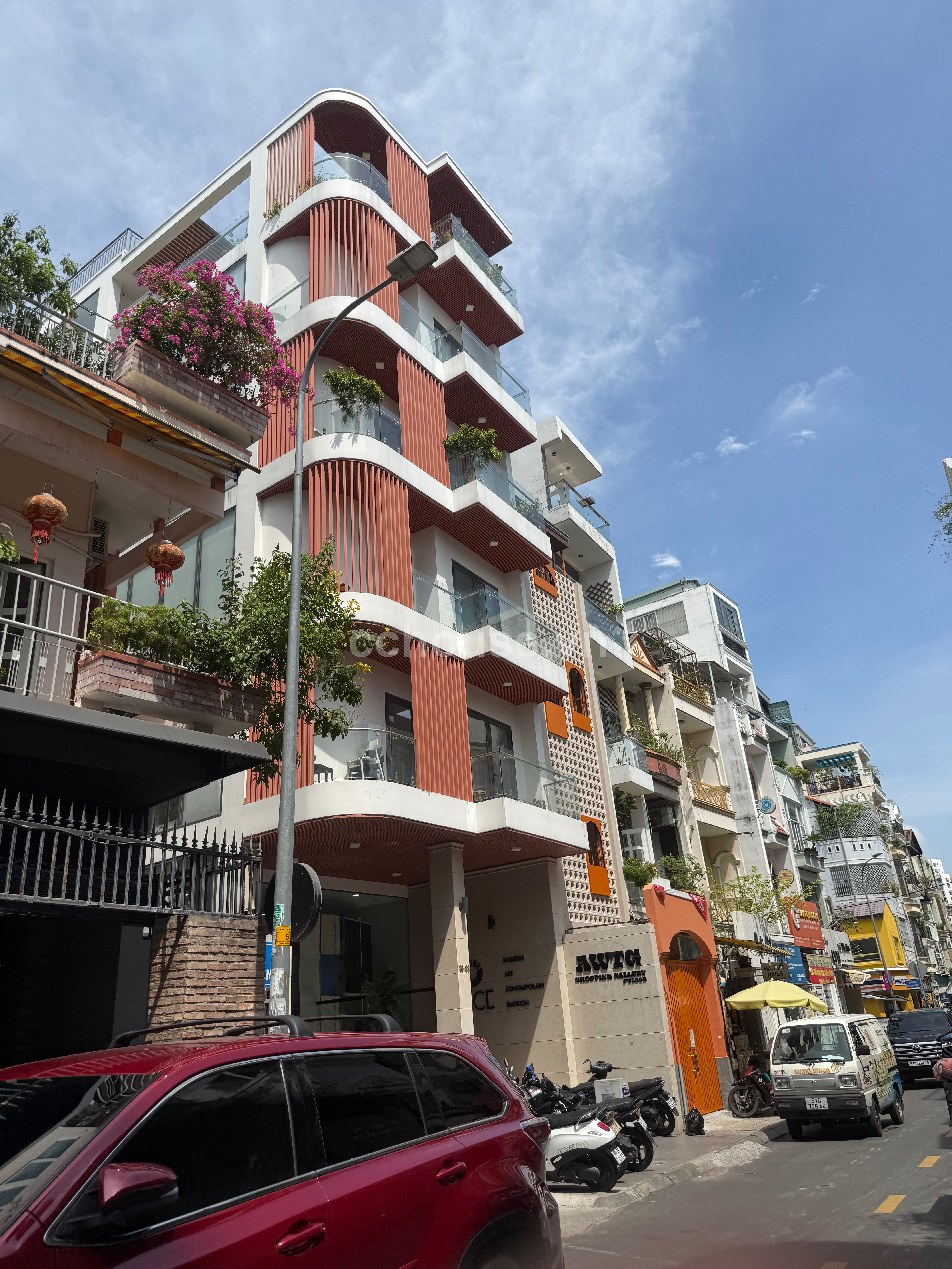 Tòa nhà góc mặt tiền 31-33 Thạch Thị Thanh, Phường Tân Định, Quận 1, TP.HCM