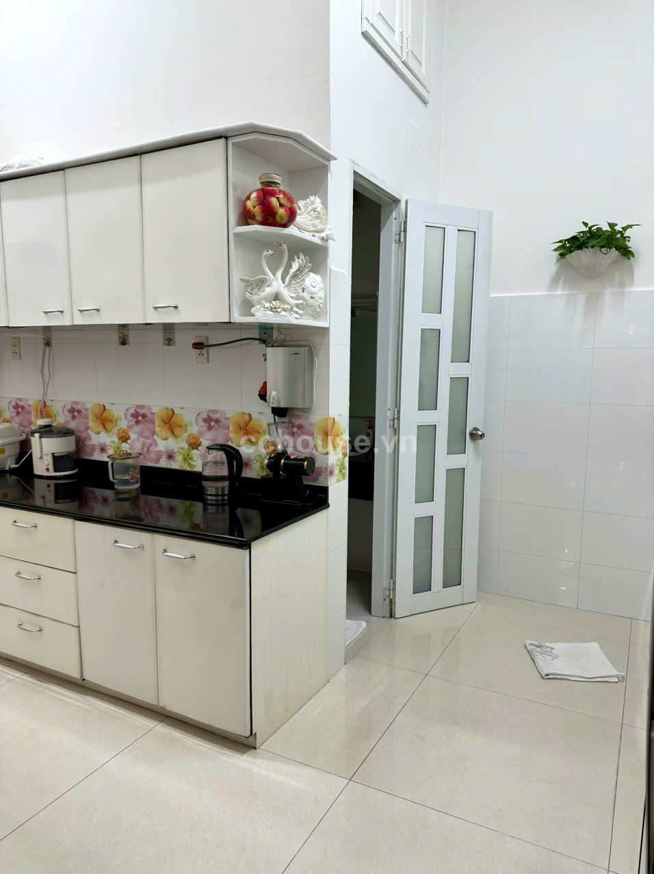 Giảm nhanh 2 tỷ . Đường 8m Nhà ngang gần 6m khu Vip Q3.