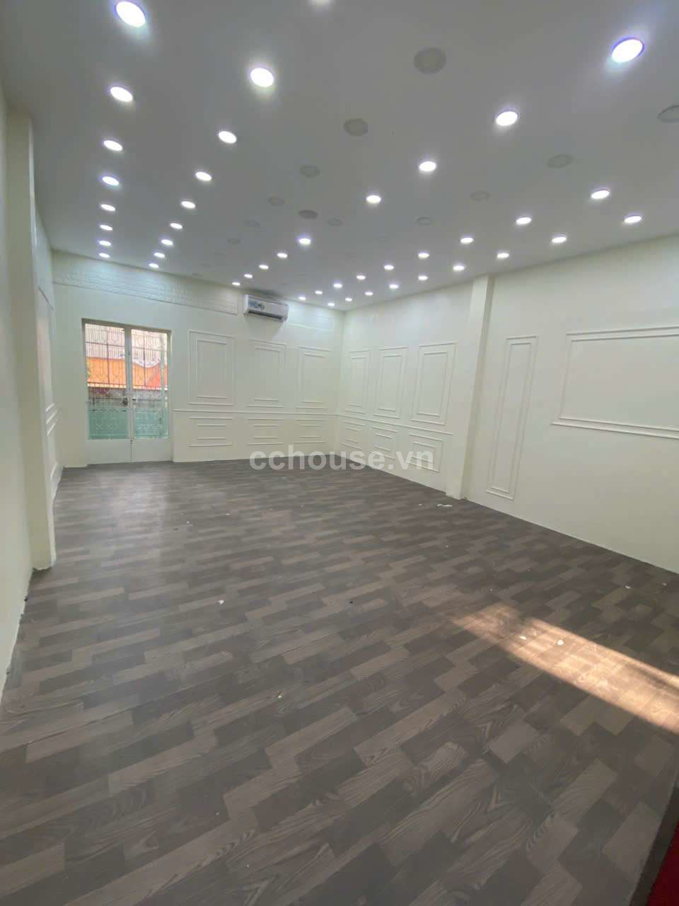Cần tiền bán gấp nhà MT Hồ Văn Huê, Phường Đức Nhuận, TP.HCM
