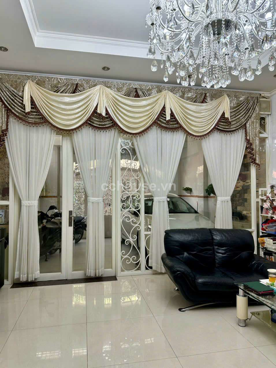 Giảm nhanh 2 tỷ . Đường 8m Nhà ngang gần 6m khu Vip Q3.