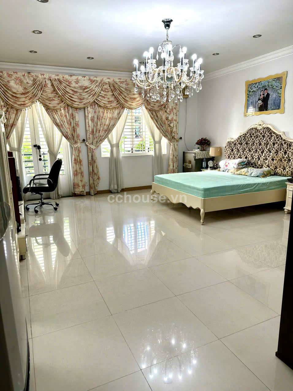 Giảm nhanh 2 tỷ . Đường 8m Nhà ngang gần 6m khu Vip Q3.