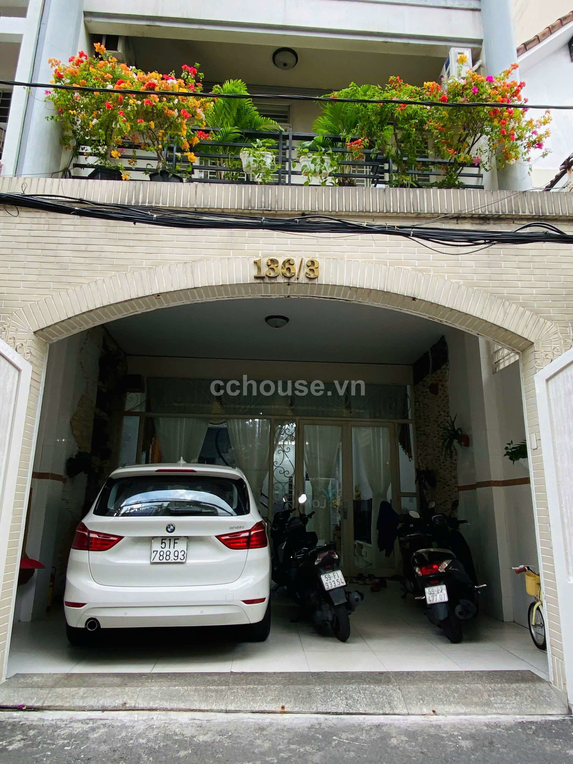 Giảm nhanh 2 tỷ . Đường 8m Nhà ngang gần 6m khu Vip Q3.