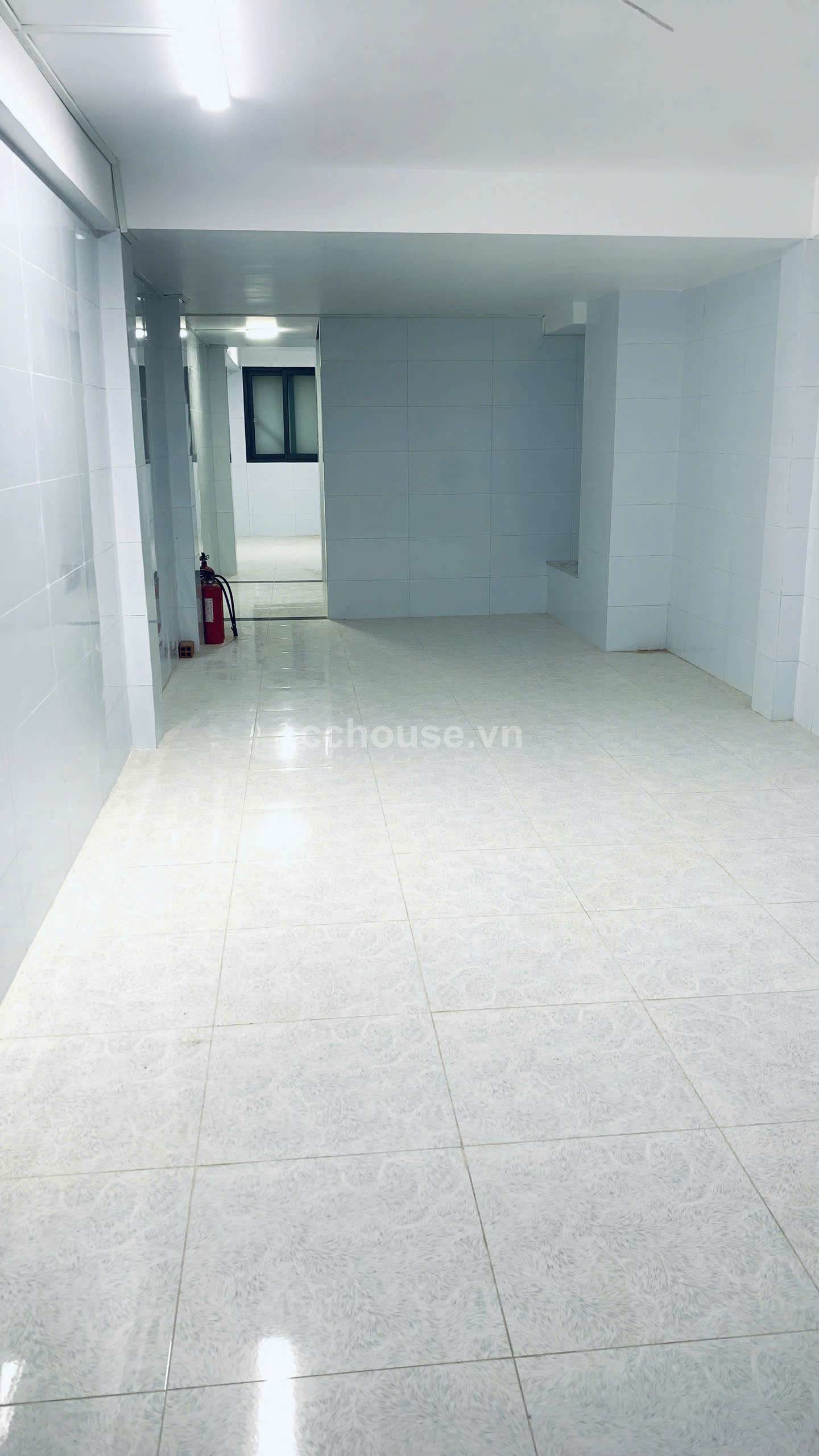 BÁN NHÀ HXH 221 VÕ VĂN TẦN – 81M² – THANG MÁY – NỞ HẬU – GIÁP QUẬN 1