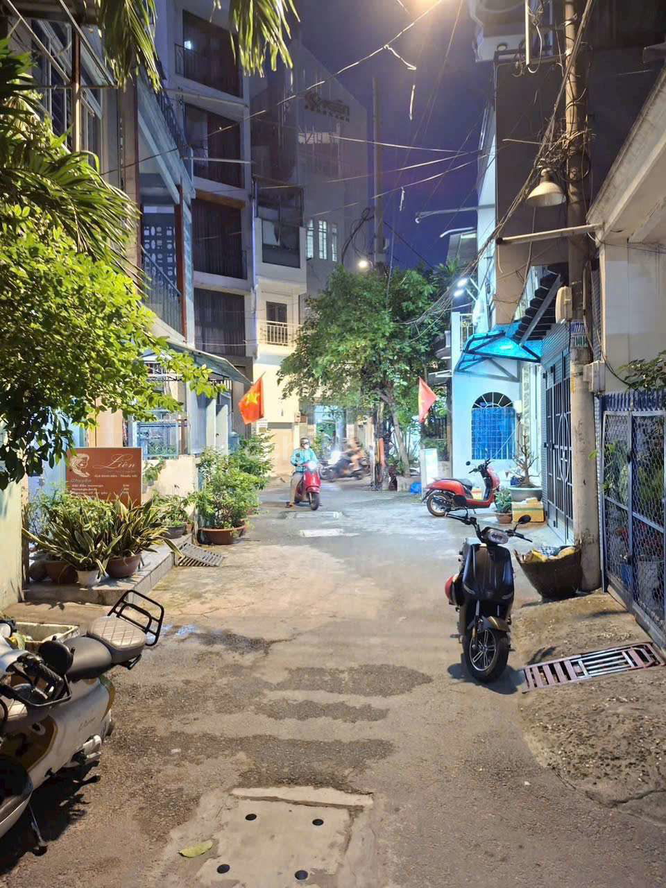 BÁN NHÀ MỚI ĐƯỜNG LẠC LONG QUÂN KHU TÂN BÌNH_3 TẦNG + SÂN THƯỢNG_NHÀ TRỐNG GIAO NGAY