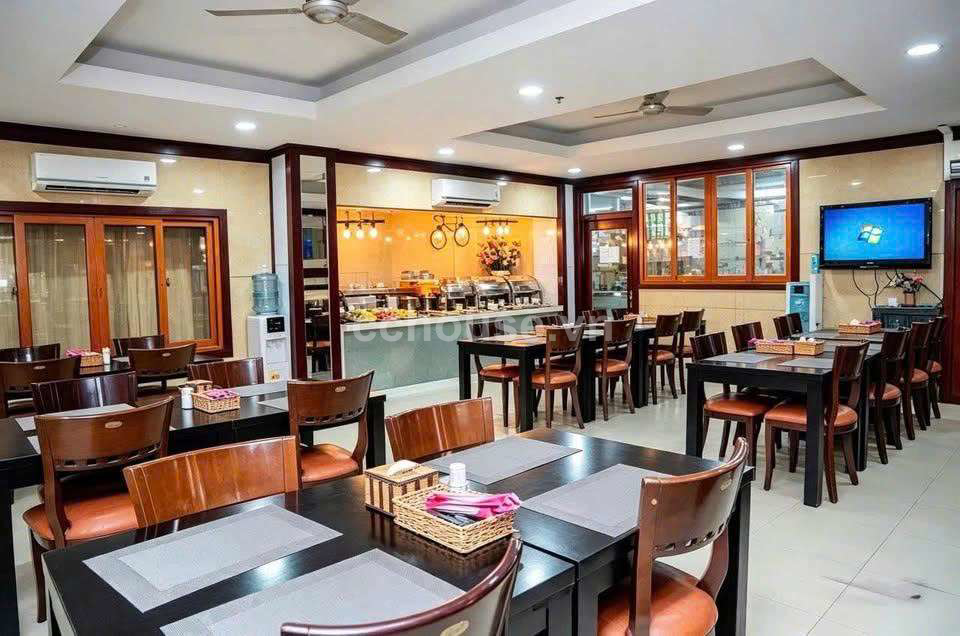 Bán Khách Sạn Ngay Cửa Ngõ Sân Bay Hoàng Việt, P.4, Q.Tân Bình ( Kết cấu :Hầm + 8 Tầng + Sân Thượng)