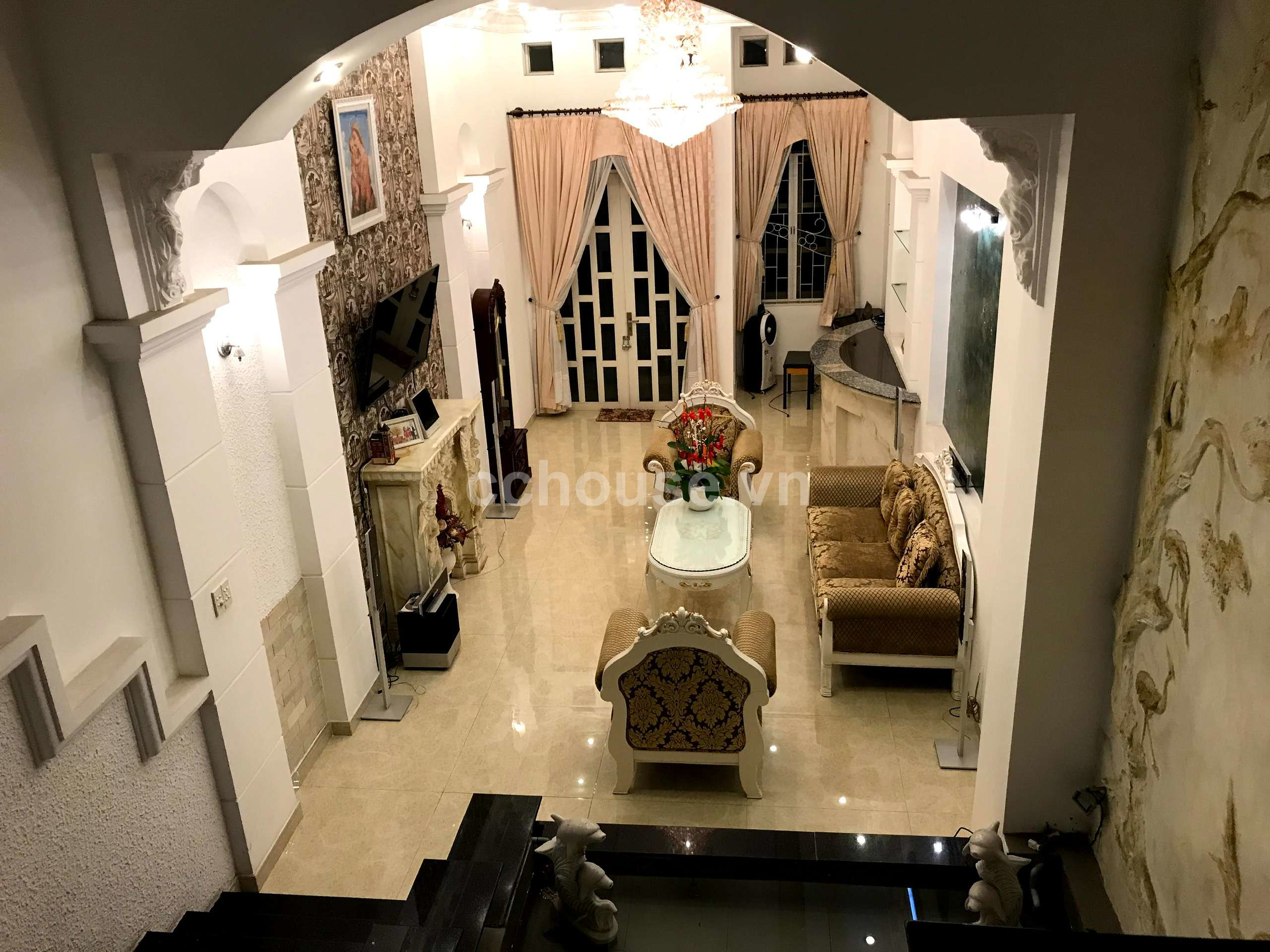 Bán nhà mặt tiền xe tải ngay trung tâm Quận 10 DT 130m2