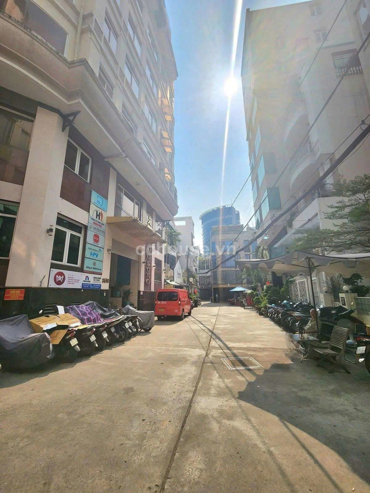 Bán nhà 4 tầng hẻm xe hơi ngay Quận 1 68m2 hơn 22 tỷ