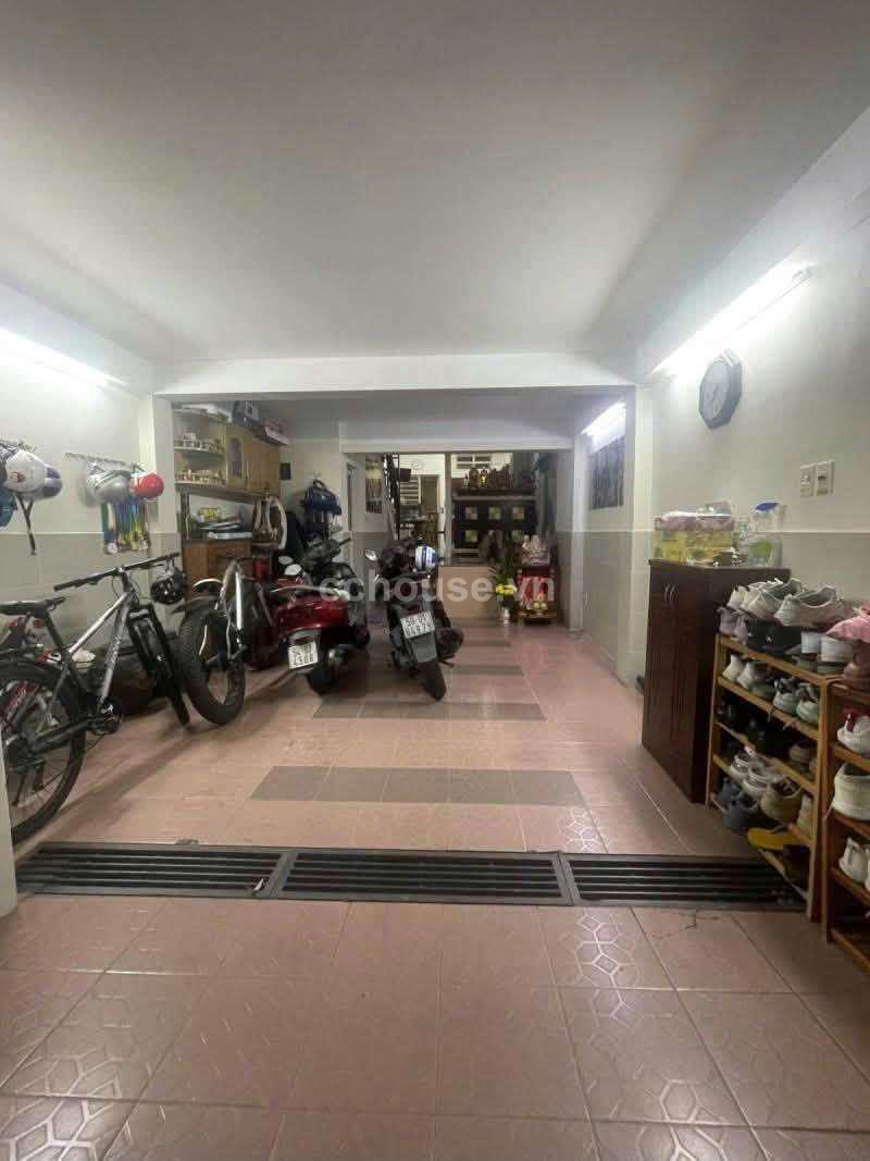 Bán nhà phân lô Lạc Long Quân, 80m², 4 tầng, 4 phòng ngủ, giá 11 tỷ