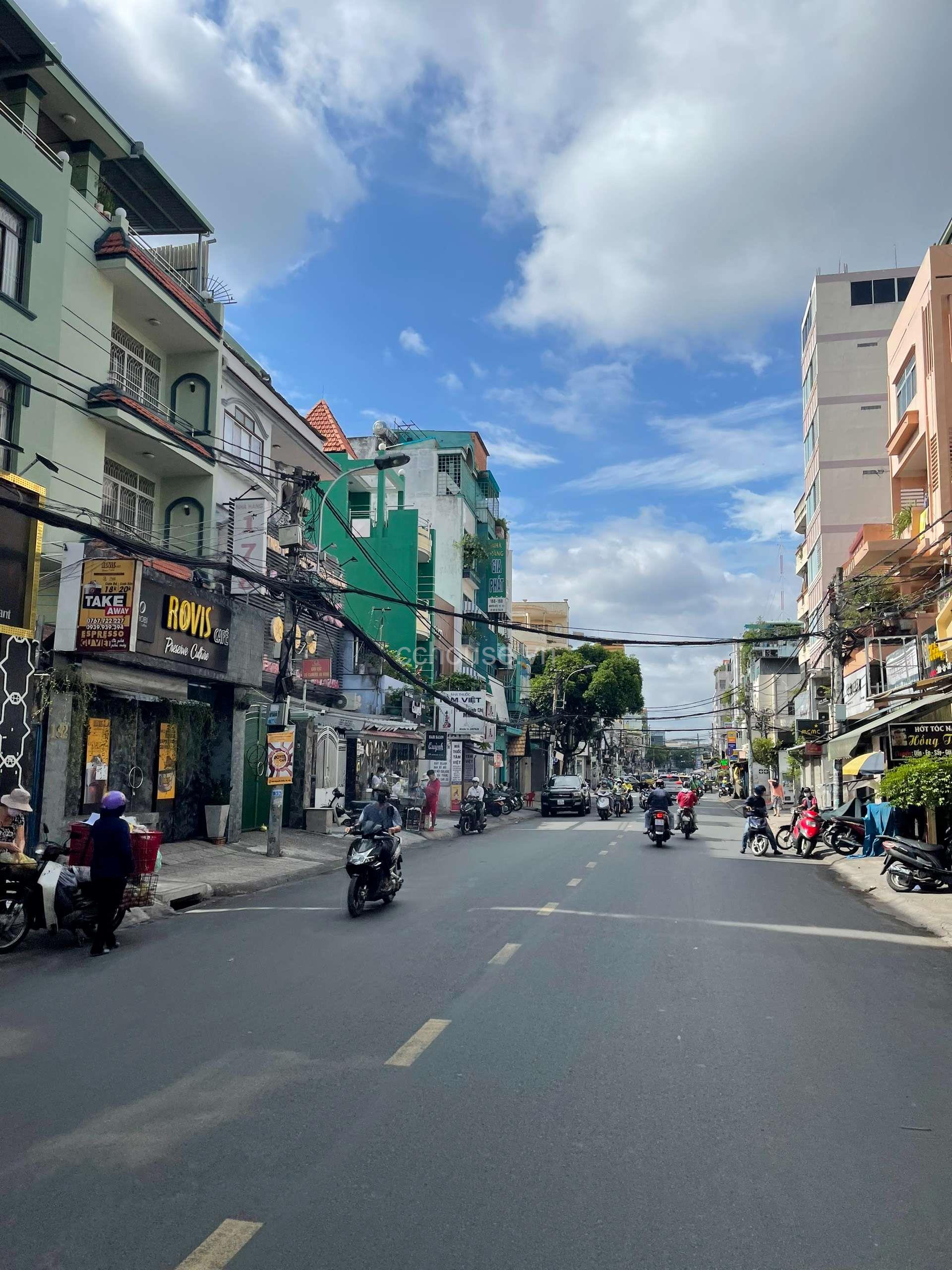Bán Nhà phố Quận 5, Mặt tiền Nguyễn Biểu, giá phù hợp cho khách mua giữ tiền, để ở.